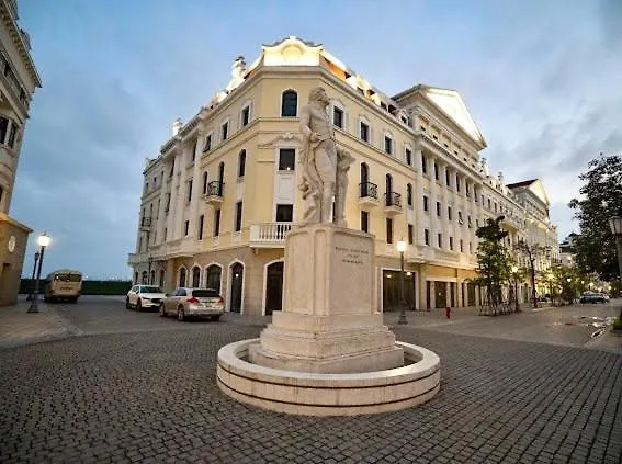 Lucasta 3*