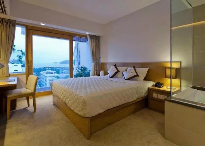 Lucasta Hotel Hạ Long