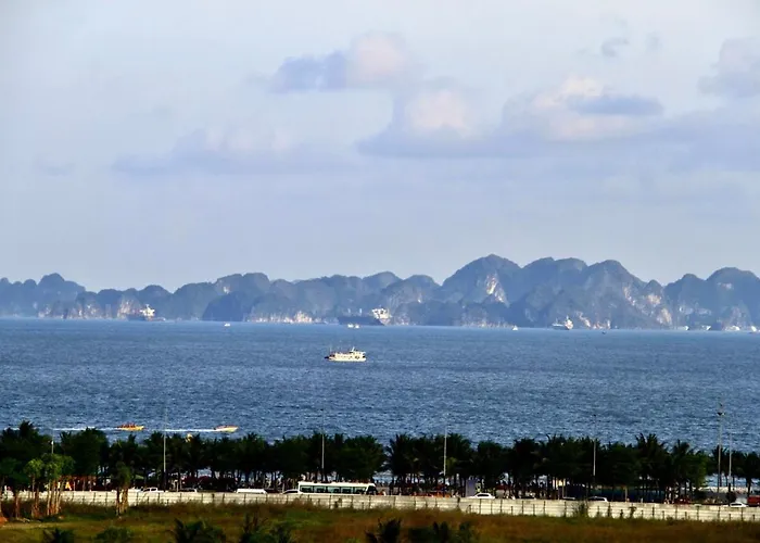 Lucasta Hạ Long